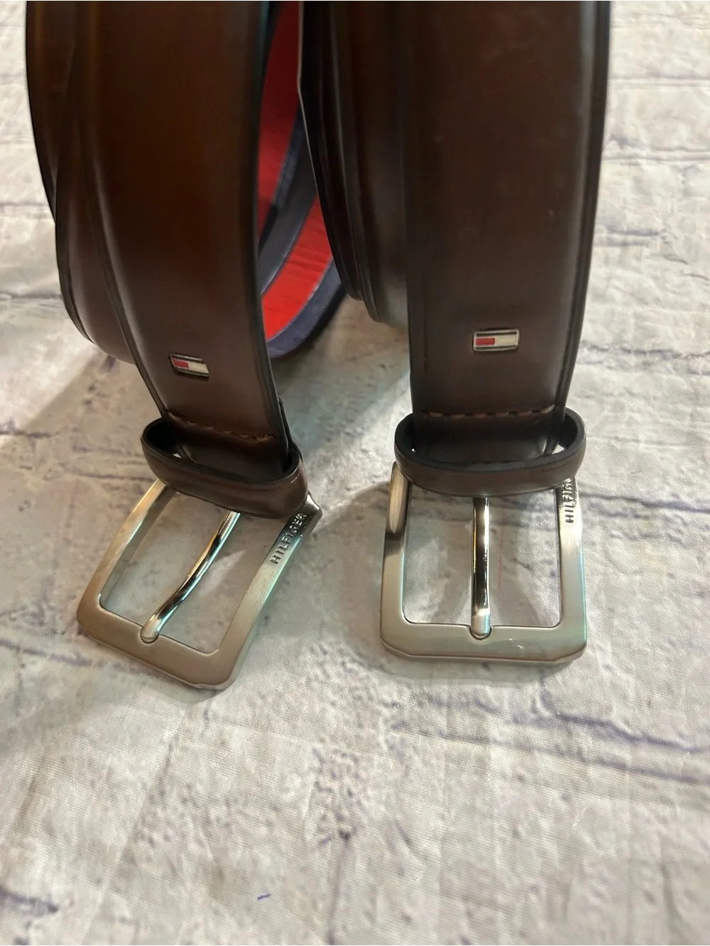 TOMMY HILFIGER LOT OF (2) BROWN COATED LEATHER FAUX LEATHER LING STRIPPED 38